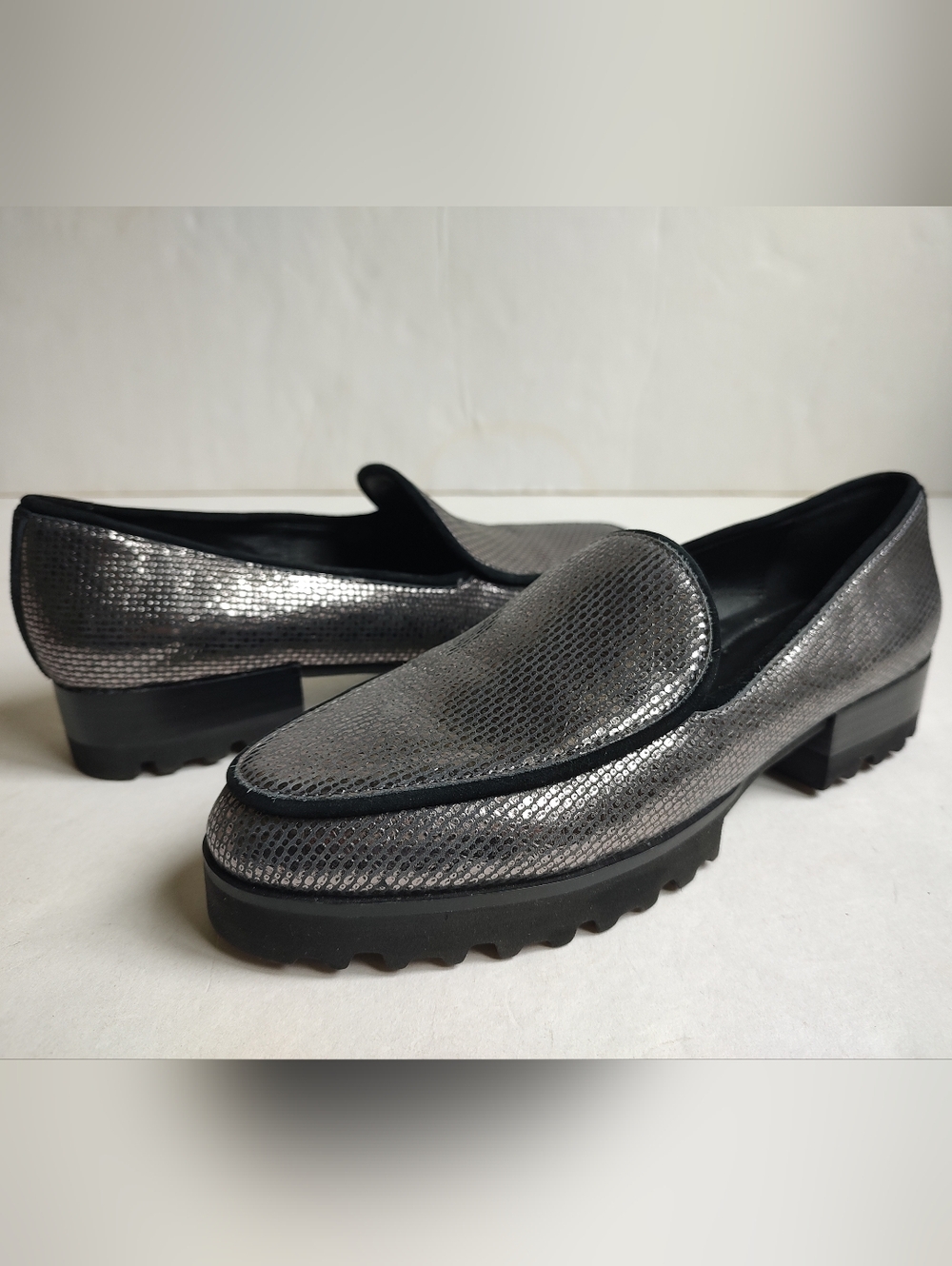 Donald J Pliner Elen Loafers Metallic Leather Shimmer Grey Black Carbon Size 8